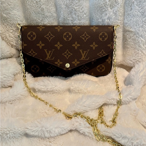 Louis Vuitton Wallet on Chain - Picture 1 of 4